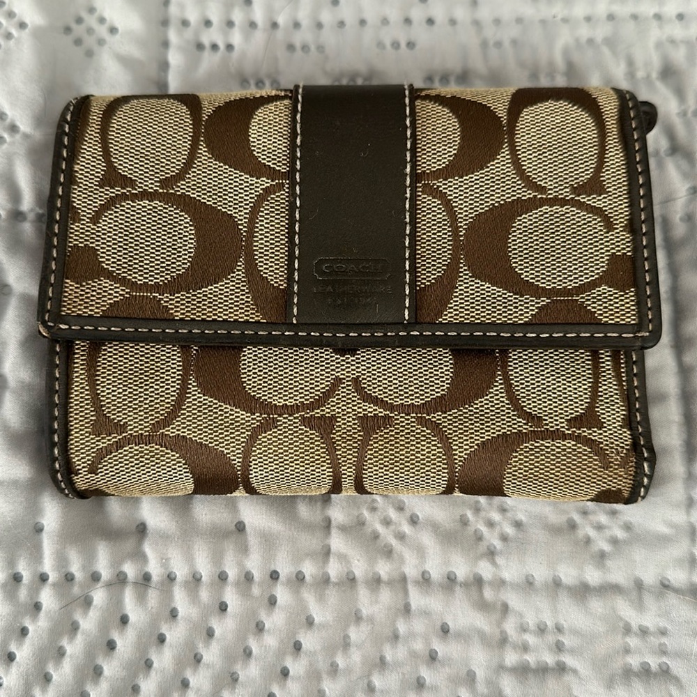 Coach wallet. Beautiful condition!
